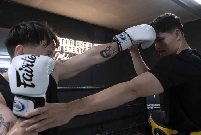 Clinch drill in the ring